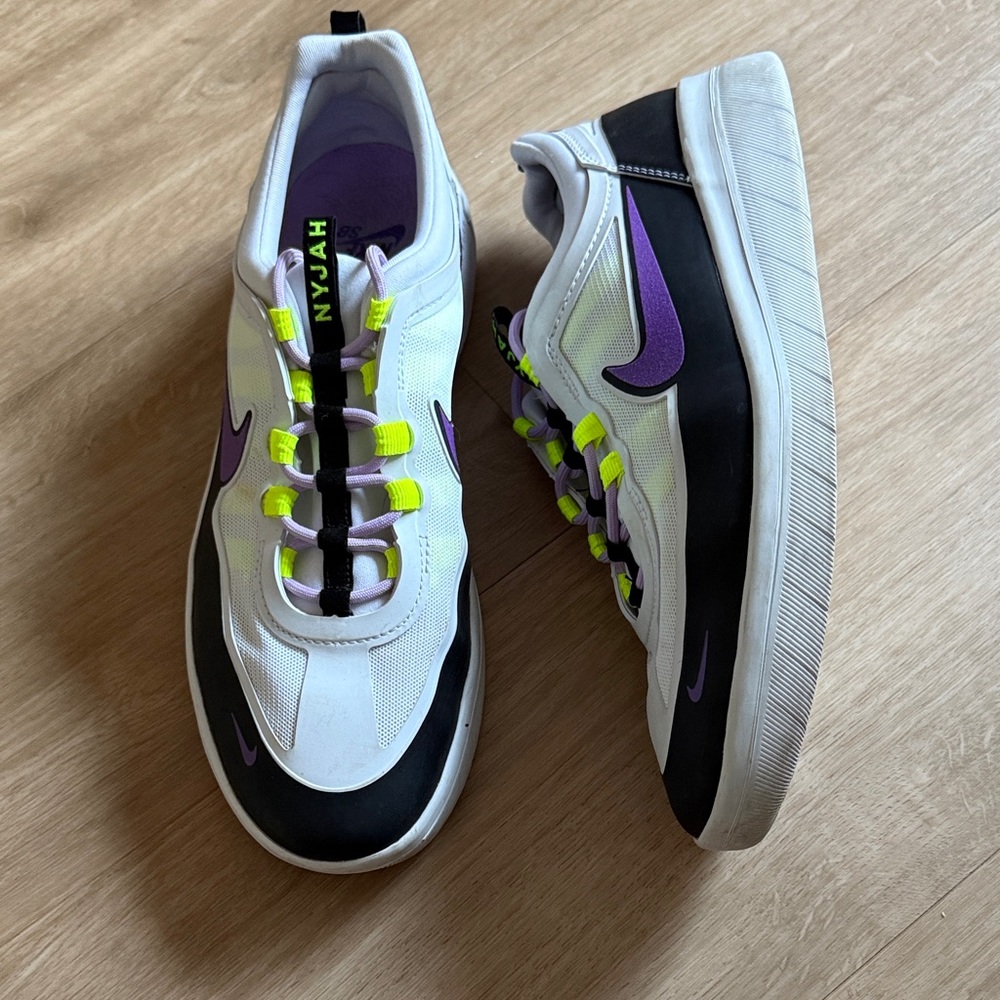 Nike Nijah 2 Wild Berry/Black Shoes